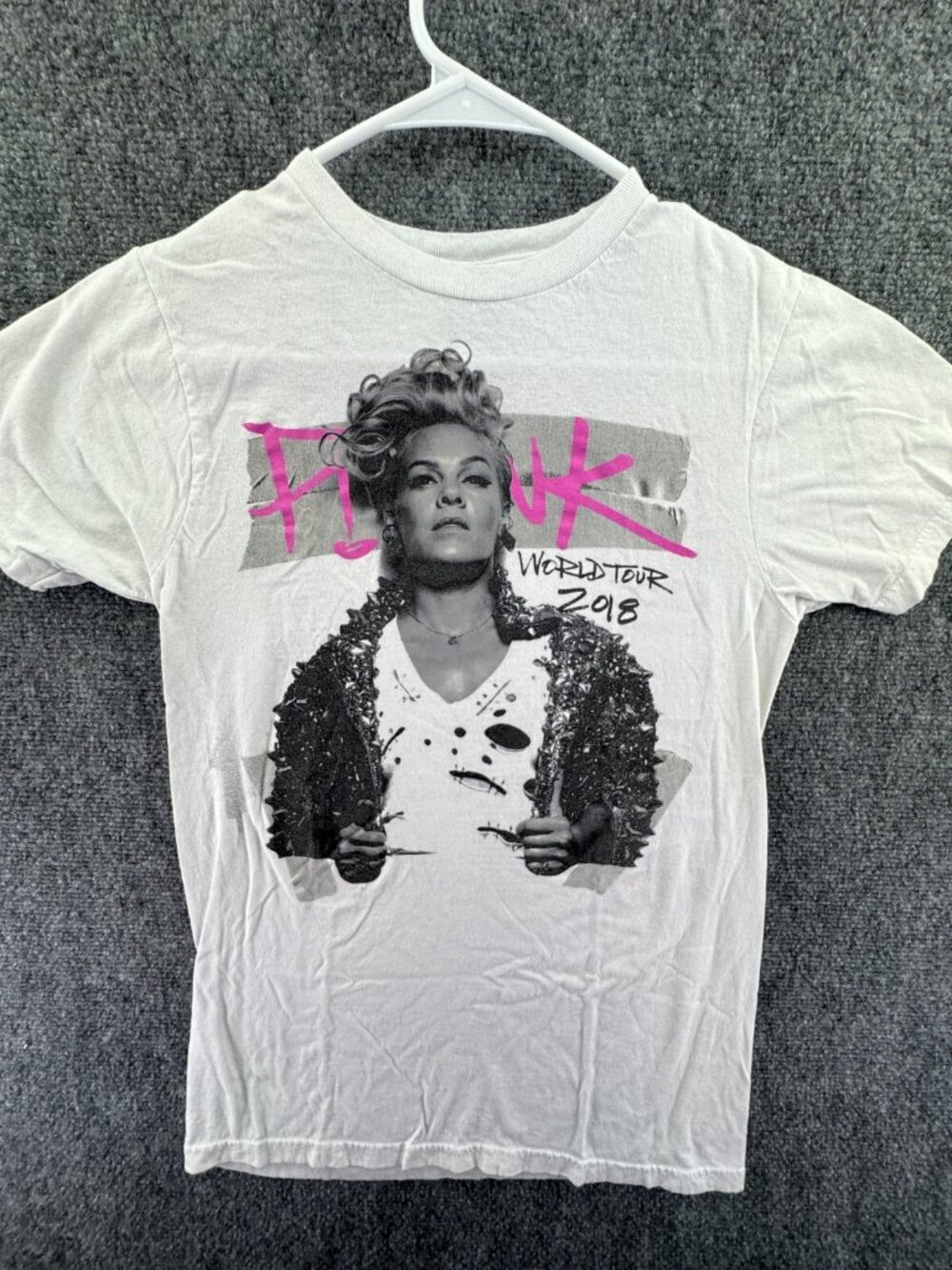 Pink Beautiful Trauma World Tour 2018 Concert T-shirt Size Small White Graphic